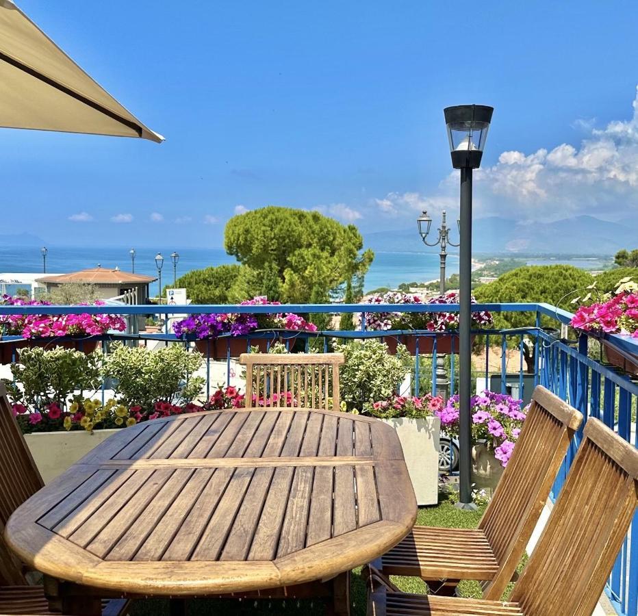 ספרלונגה Holidaycasa Mike - Con Terrazzo Vista Mare מראה חיצוני תמונה