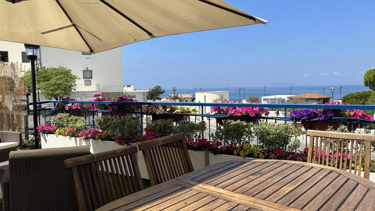 ספרלונגה Holidaycasa Mike - Con Terrazzo Vista Mare מראה חיצוני תמונה